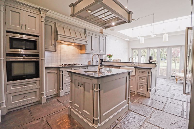 Property photo 2 of 25 Kitchen