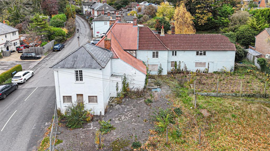 Property photo 1 of 12 9-6909E34731861-1375769-Jpg-9.Jpg