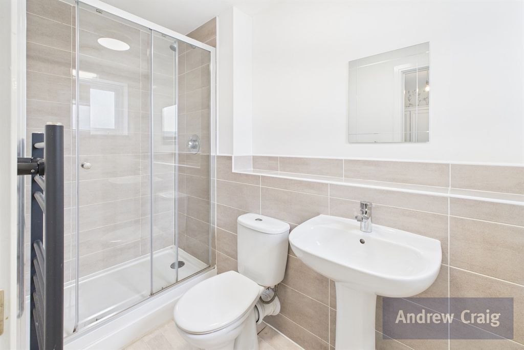 Property photo 3 of 16 En Suite