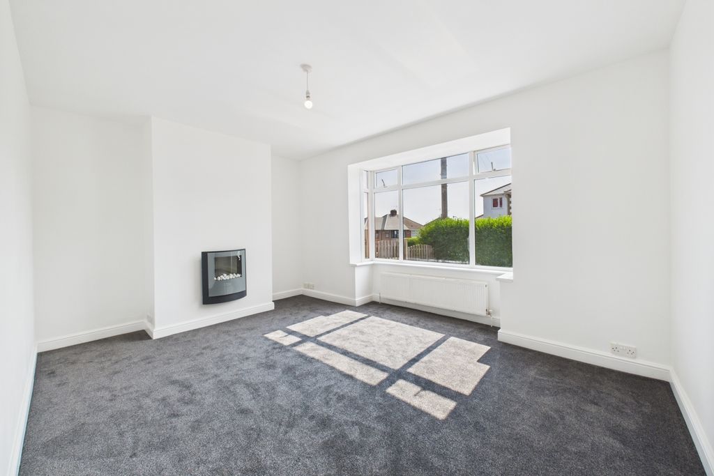 Property photo 2 of 18 Lounge