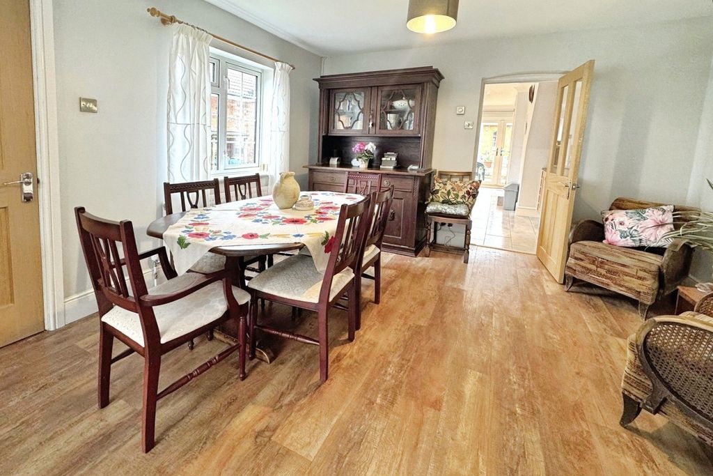 Property photo 3 of 19 Pbox-Img.Jpg