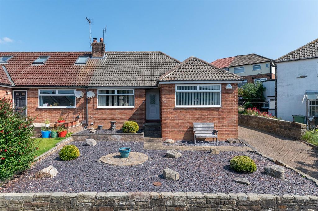 Property photo 2 of 18 Wrenbeck Close
