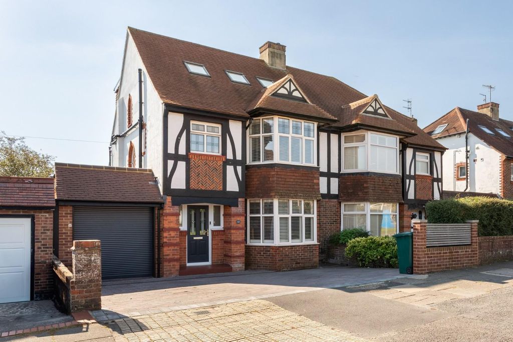 Property photo 1 of 27 Court Farm Road-30.Jpg