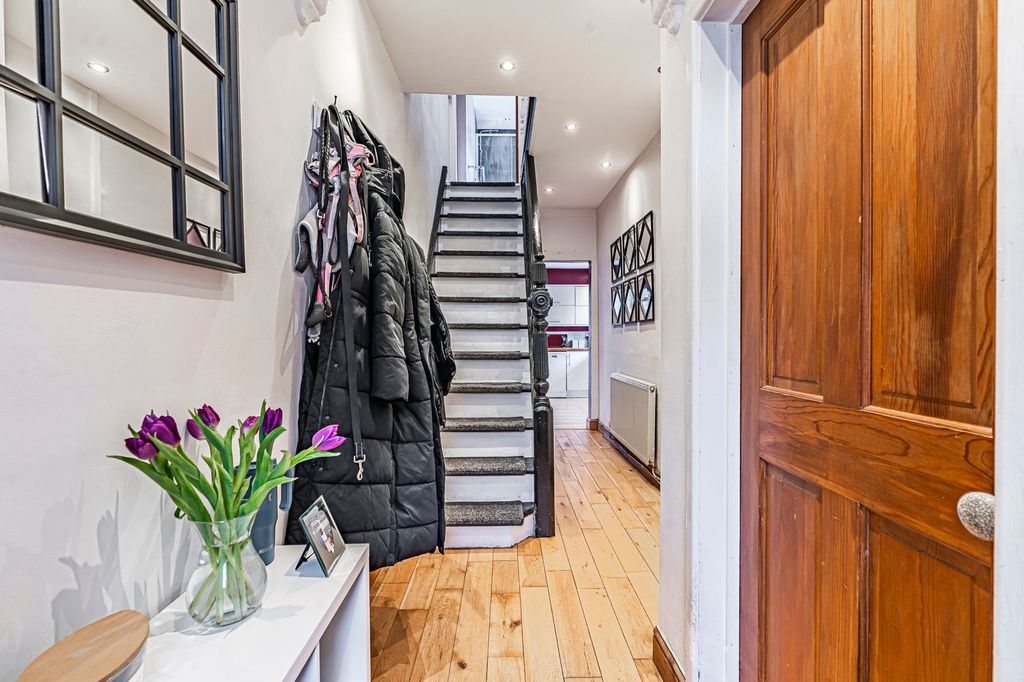 Property photo 3 of 35