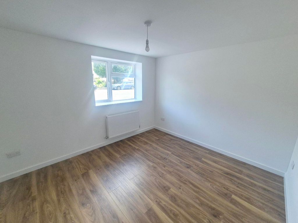 Additional image 10 of 3 bed flat to rentLarkhill Road, Yeovil BA21