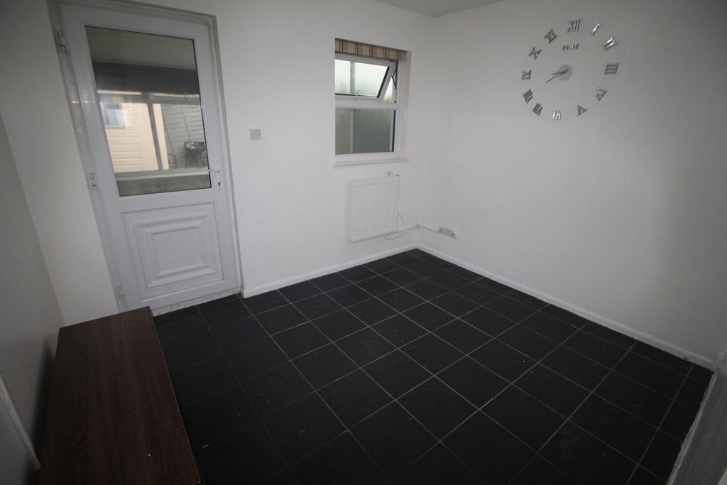 Property photo 3 of 8 Img_0981