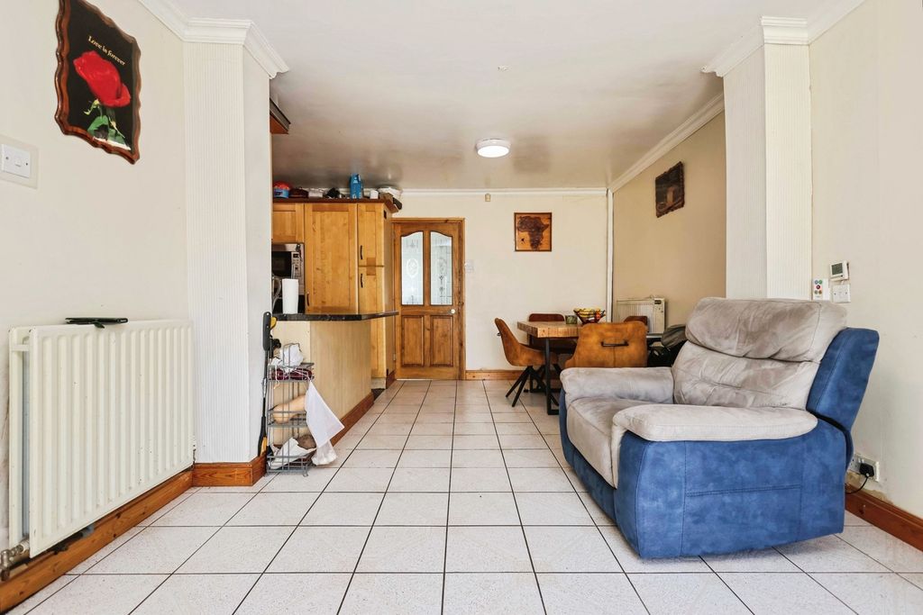Property photo 3 of 17 Kitchen Diner