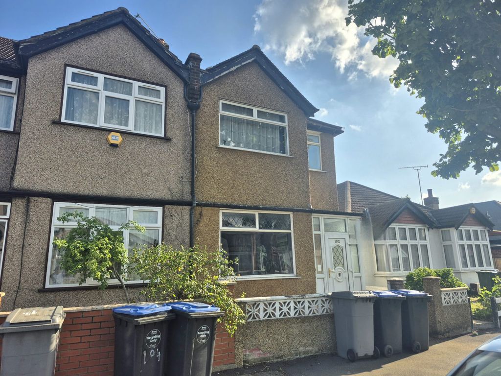 Property photo 1 of 10 Extended 4 Bedroom Chain Free Property