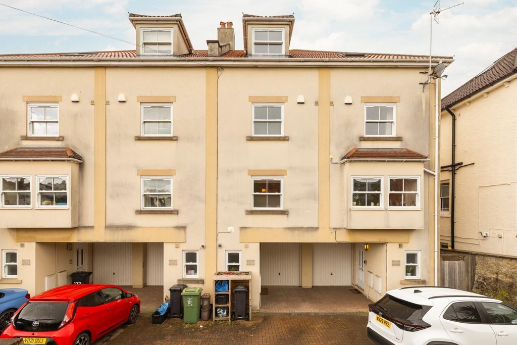 Property photo 2 of 36 Char9959.Jpg