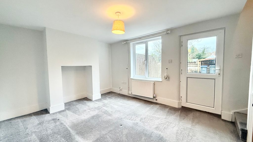 Property photo 3 of 12 Lounge