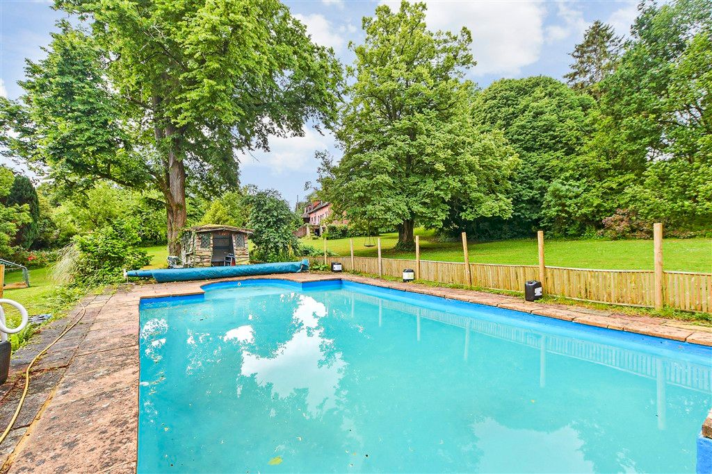 4 bed link detached house for saleEdenbridge Road, Hartfield, East Sussex TN7