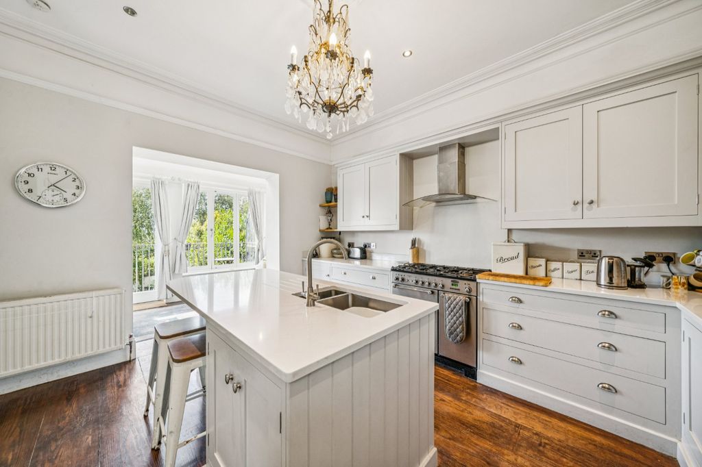 Property photo 2 of 18 Kitchen