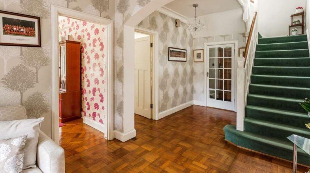 Property photo 3 of 7 Hallway.Jpg