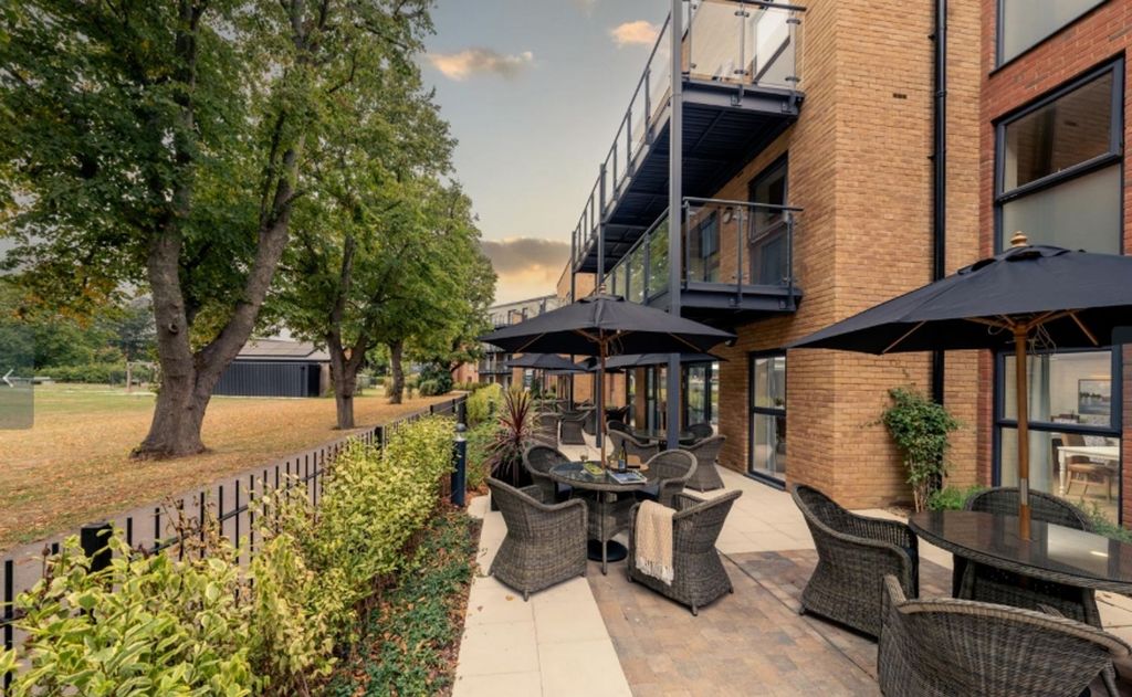 Property photo 1 of 13