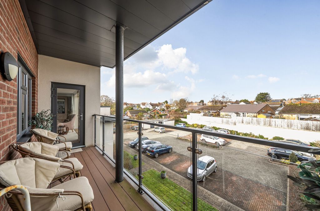 Property photo 3 of 18 3 - 1404169-14-6978B4...