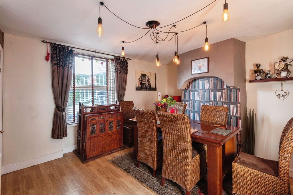 Property photo 2 of 20