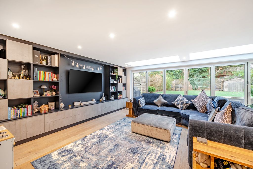 Property photo 2 of 23 1388545-17-693c01...