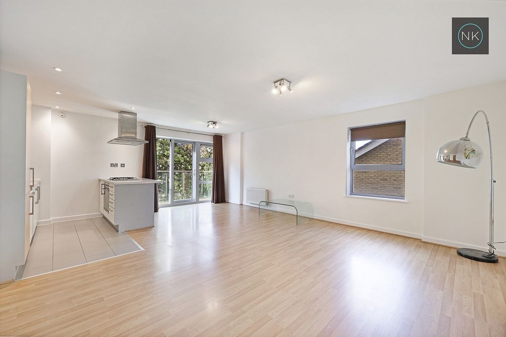 Property photo 2 of 19 4630833