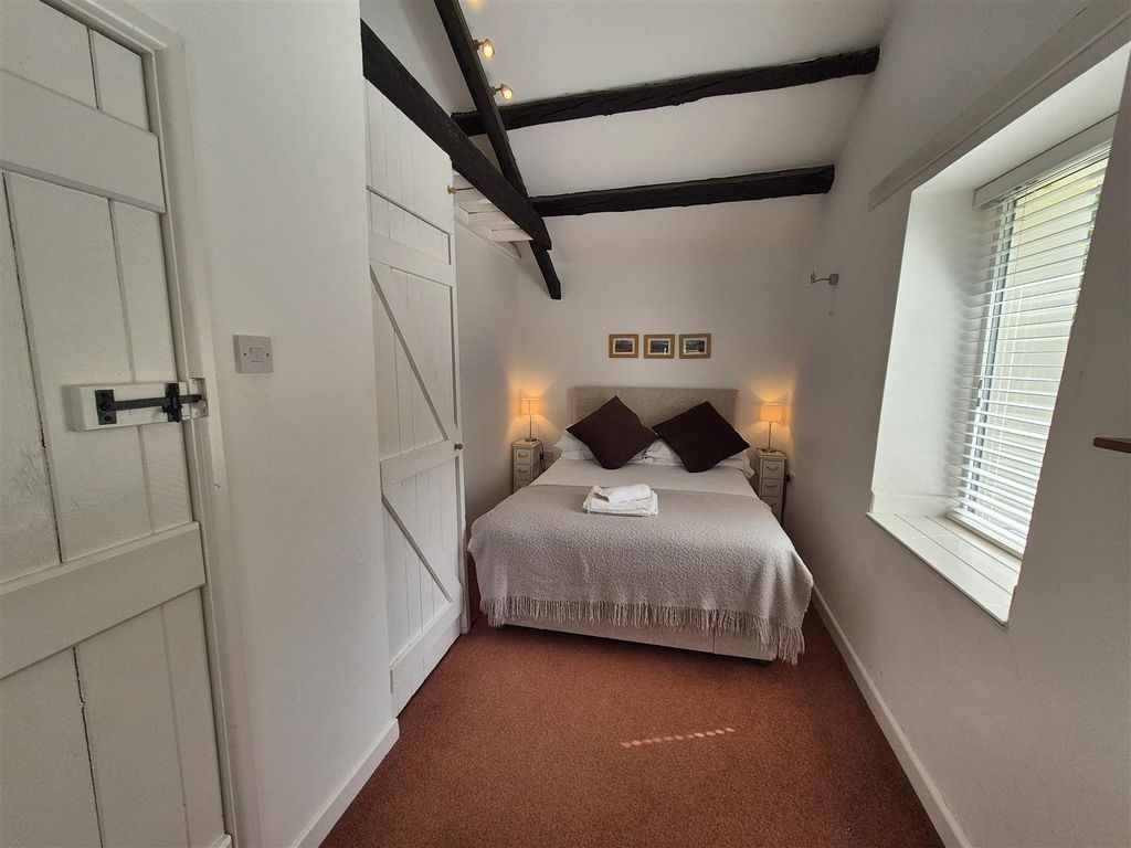 Property photo 2 of 12 Bedroom 1