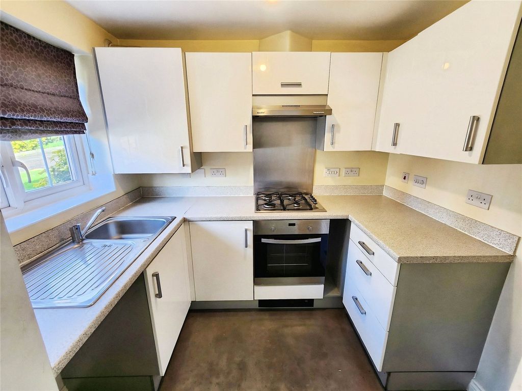 Property photo 3 of 13 Kitchen