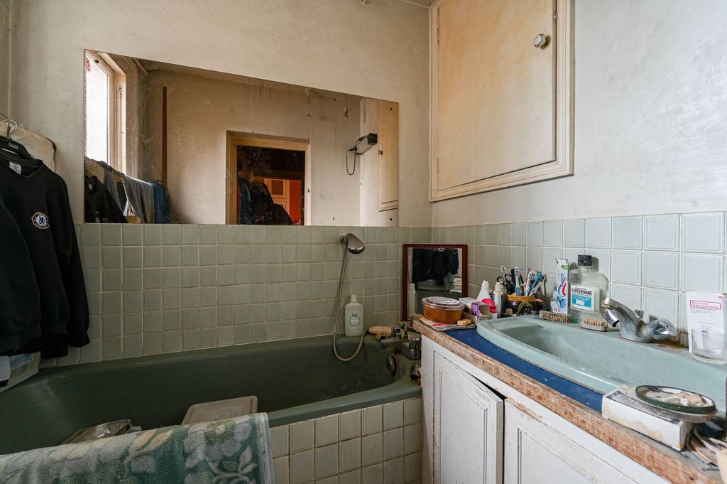 Property photo 3 of 6