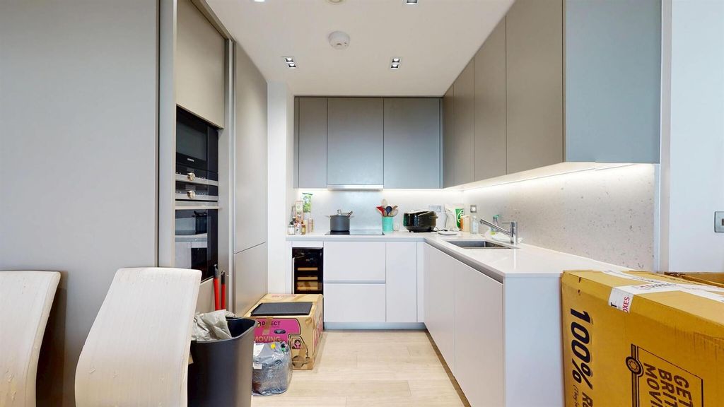 Property photo 3 of 10 Two Bedroom Apartment To Rent By Barrain London