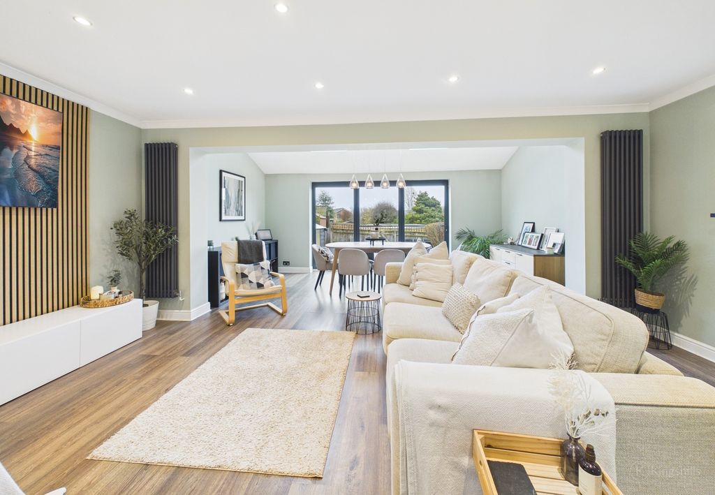 Property photo 2 of 18 Cam02136G0-Pr0526-Still003