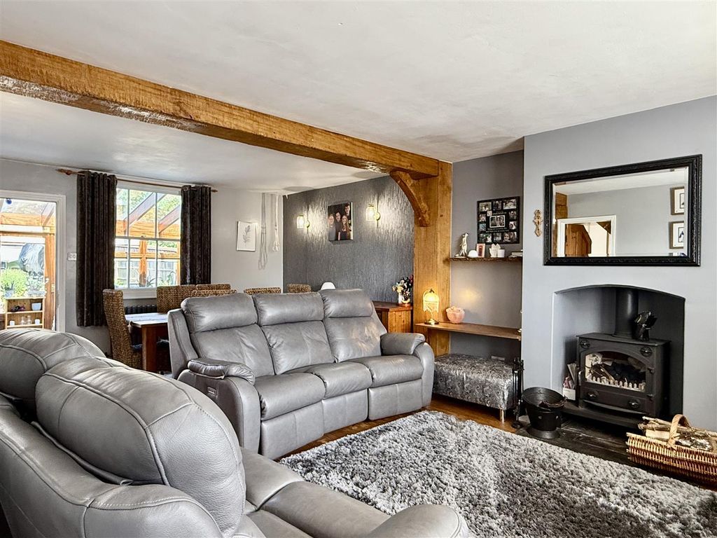 Property photo 2 of 33