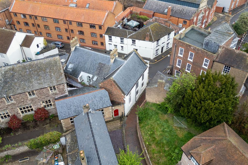 Property photo 3 of 26 Somerset House, Taunton Ta1 1Sf | Hollis Morgan Li