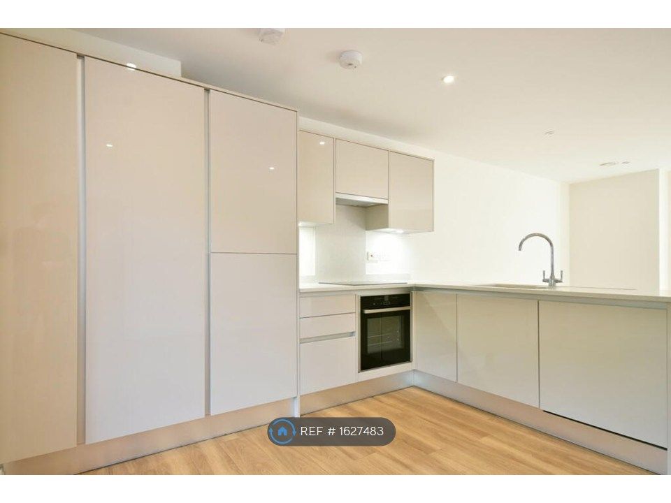 Property photo 3 of 10 Kitchen Fully Fitted
