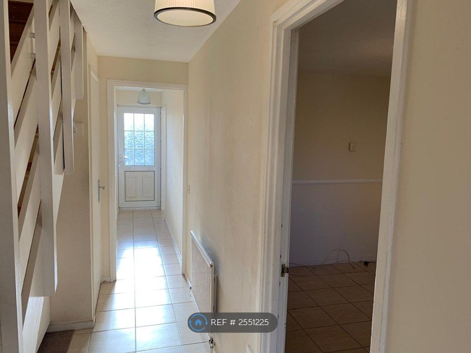 Property photo 3 of 13 Hall