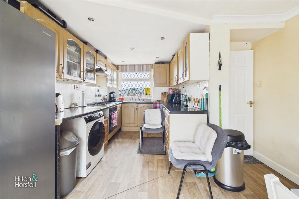 Property photo 3 of 10 Hollins Road