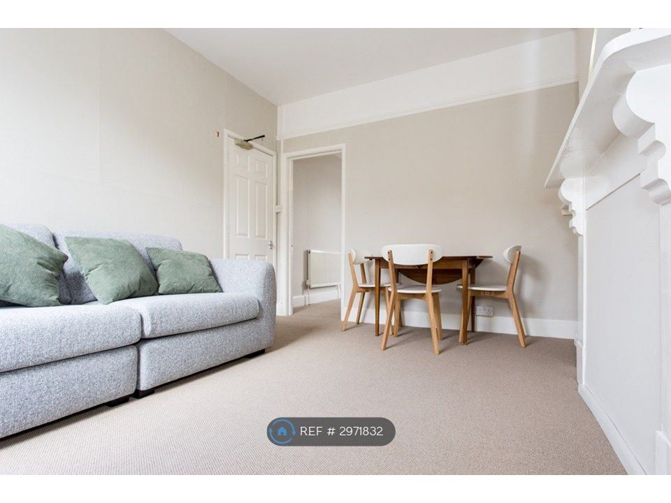Property photo 3 of 14 Sitting Room