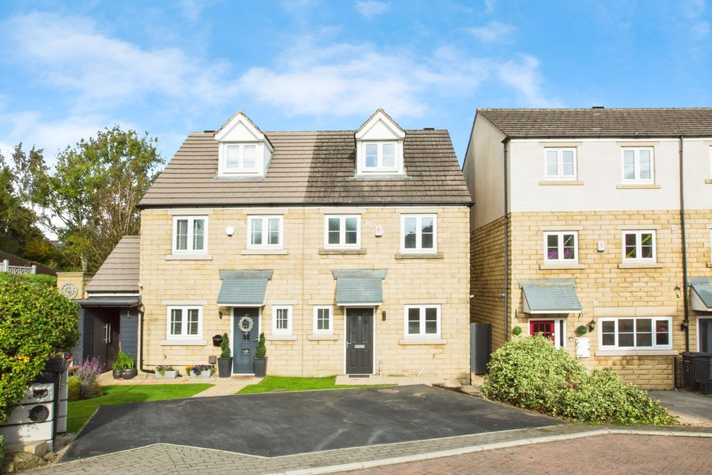 Property photo 1 of 18 Front