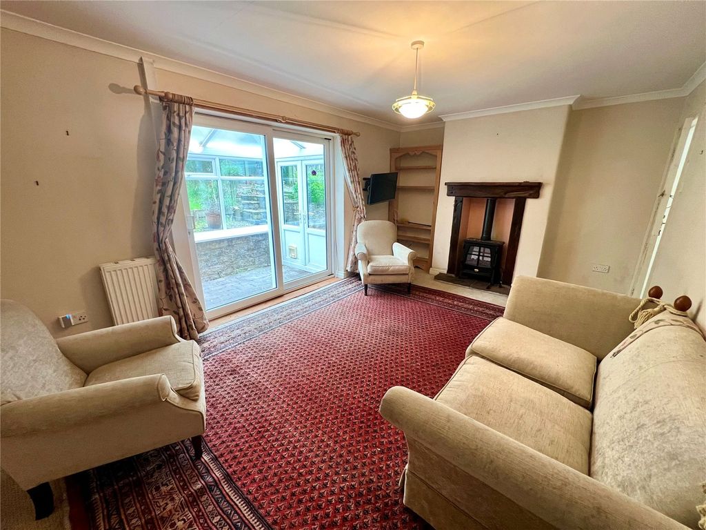 Property photo 3 of 14 Lounge