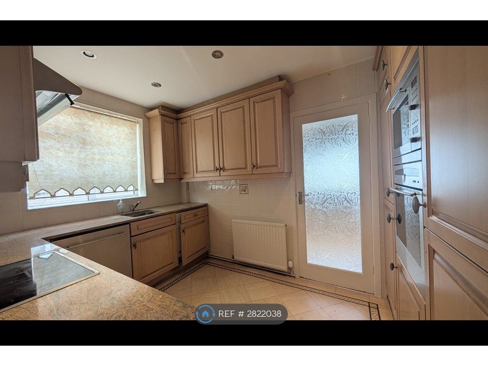 Property photo 2 of 12 Kitchen