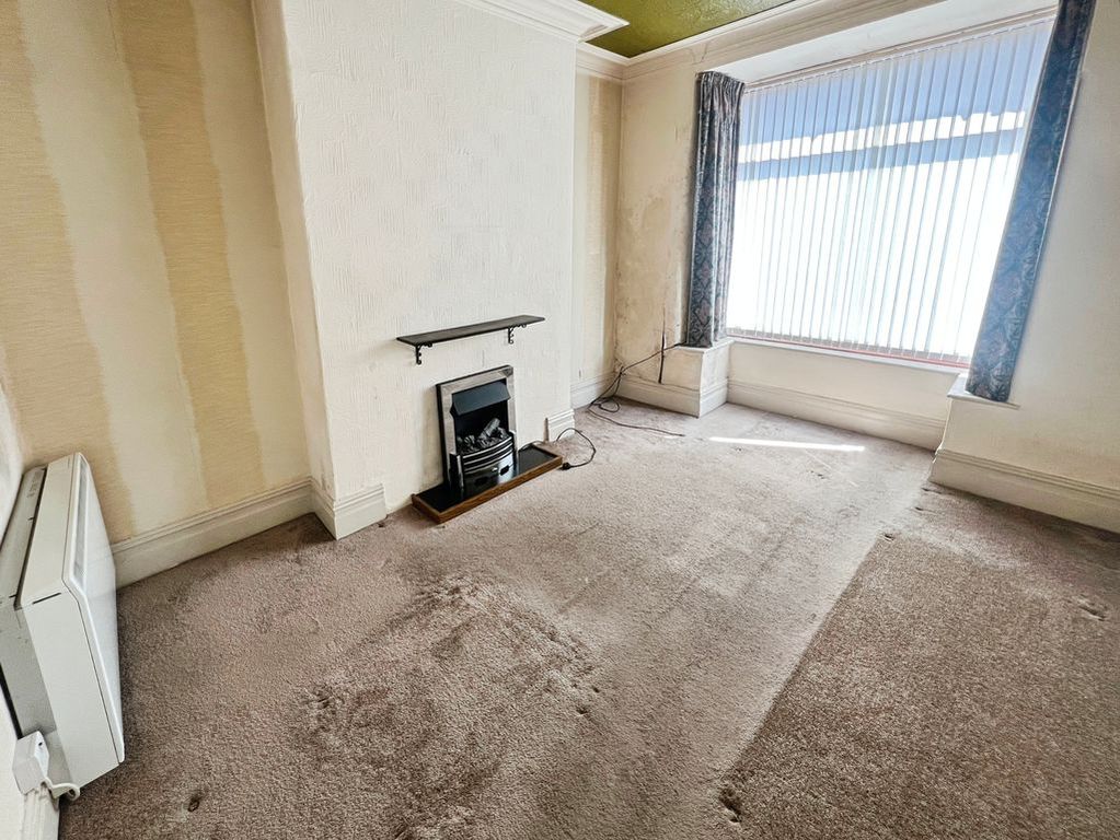 Property photo 2 of 11 Lounge