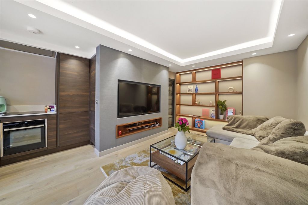 Property photo 1 of 13 Reception