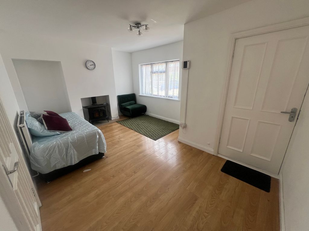 Property photo 2 of 13 Image