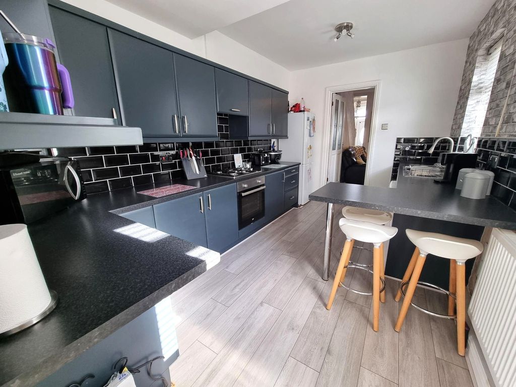 Property photo 3 of 17 Kitchen/Breakfast Room