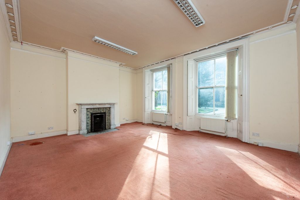 Property photo 3 of 10 Office