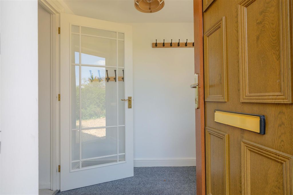 Property photo 3 of 20 Entrance Porch