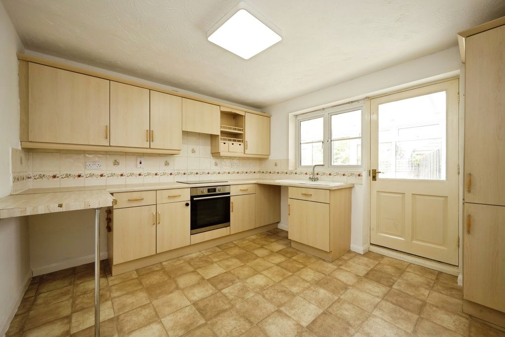 Property photo 2 of 17 Kitchen