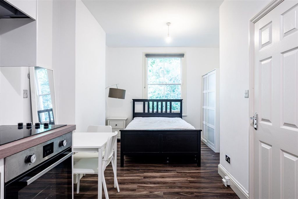 Property photo 1 of 6 F3, Holland Road-3.Jpg