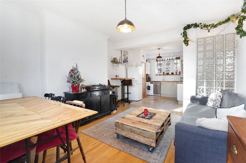 Property photo 2 of 12 Reception-Kitchen
