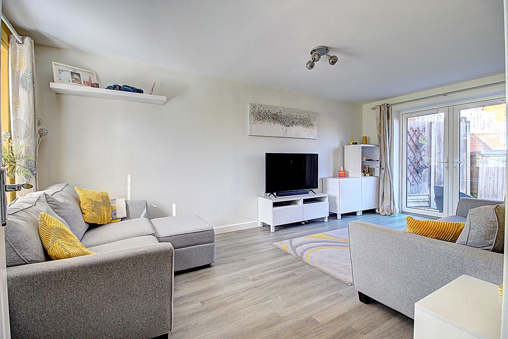 Property photo 3 of 22 Lounge