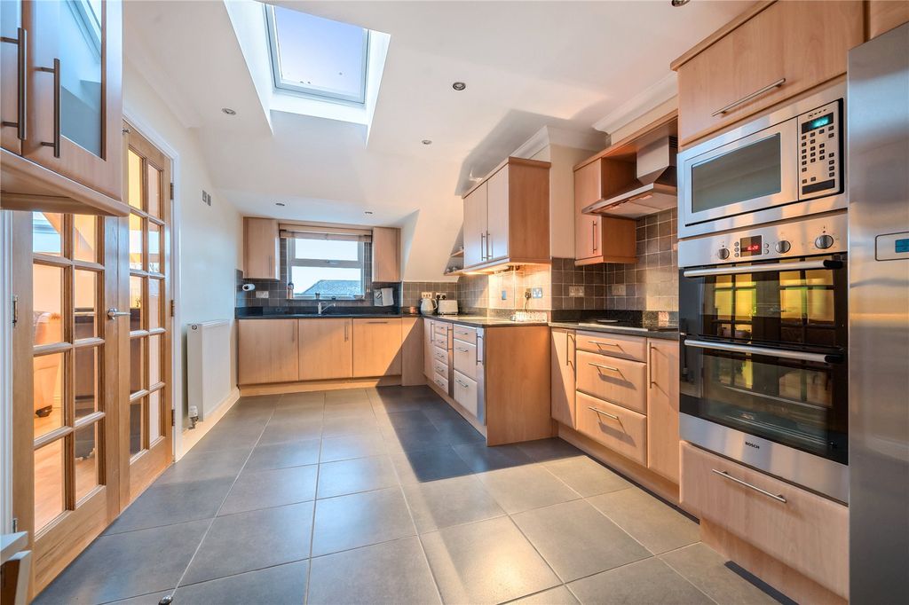 Property photo 2 of 31 Picture No. 25