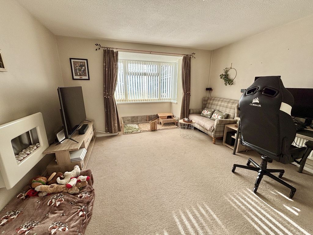 Property photo 3 of 27 Lounge