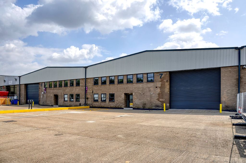 Property photo 2 of 9 Front Aspect (Unit 7)