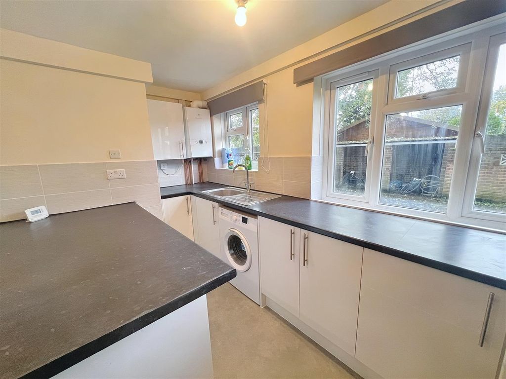 Property photo 3 of 6 Lounge/ Open Plan Kitchen